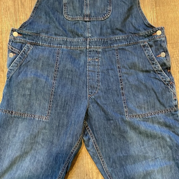 Gap Overall Ankle Jeans - Picture 3 of 10